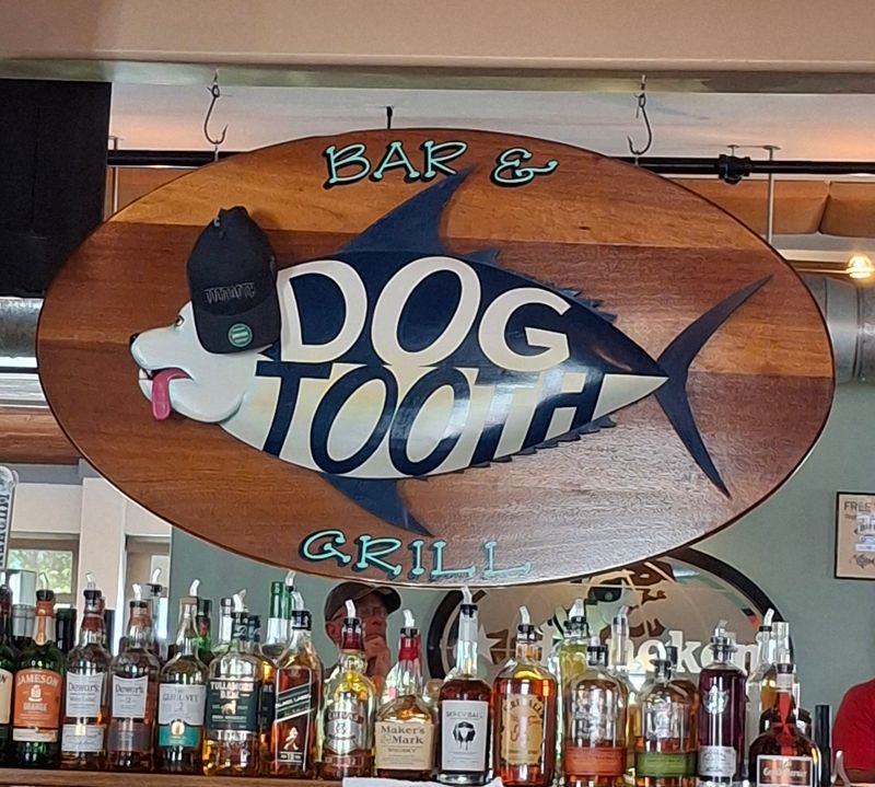 Dogtooth Bar & Grill