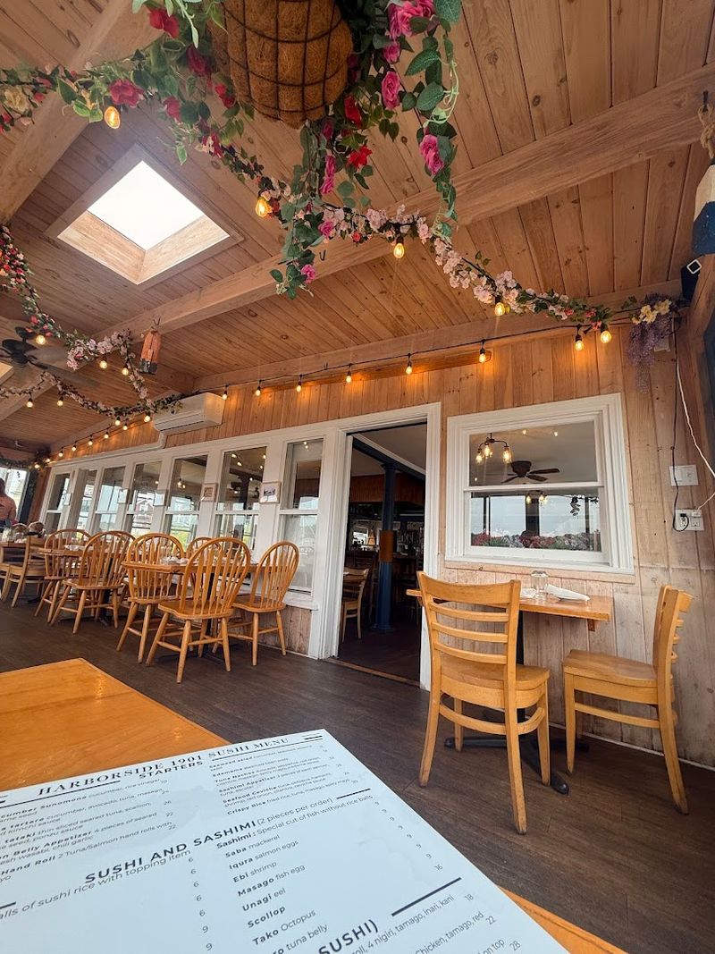 Harborside 1901 Bar & Grill