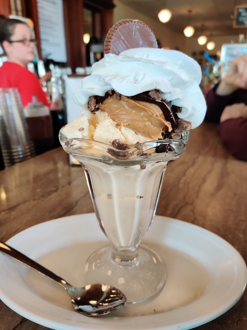 Harry's Favorite Sundae Is Basically Royalty In A Glass