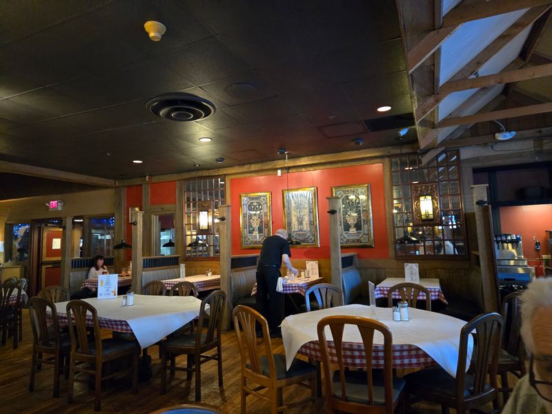 Harry's Steakhouse, Independence