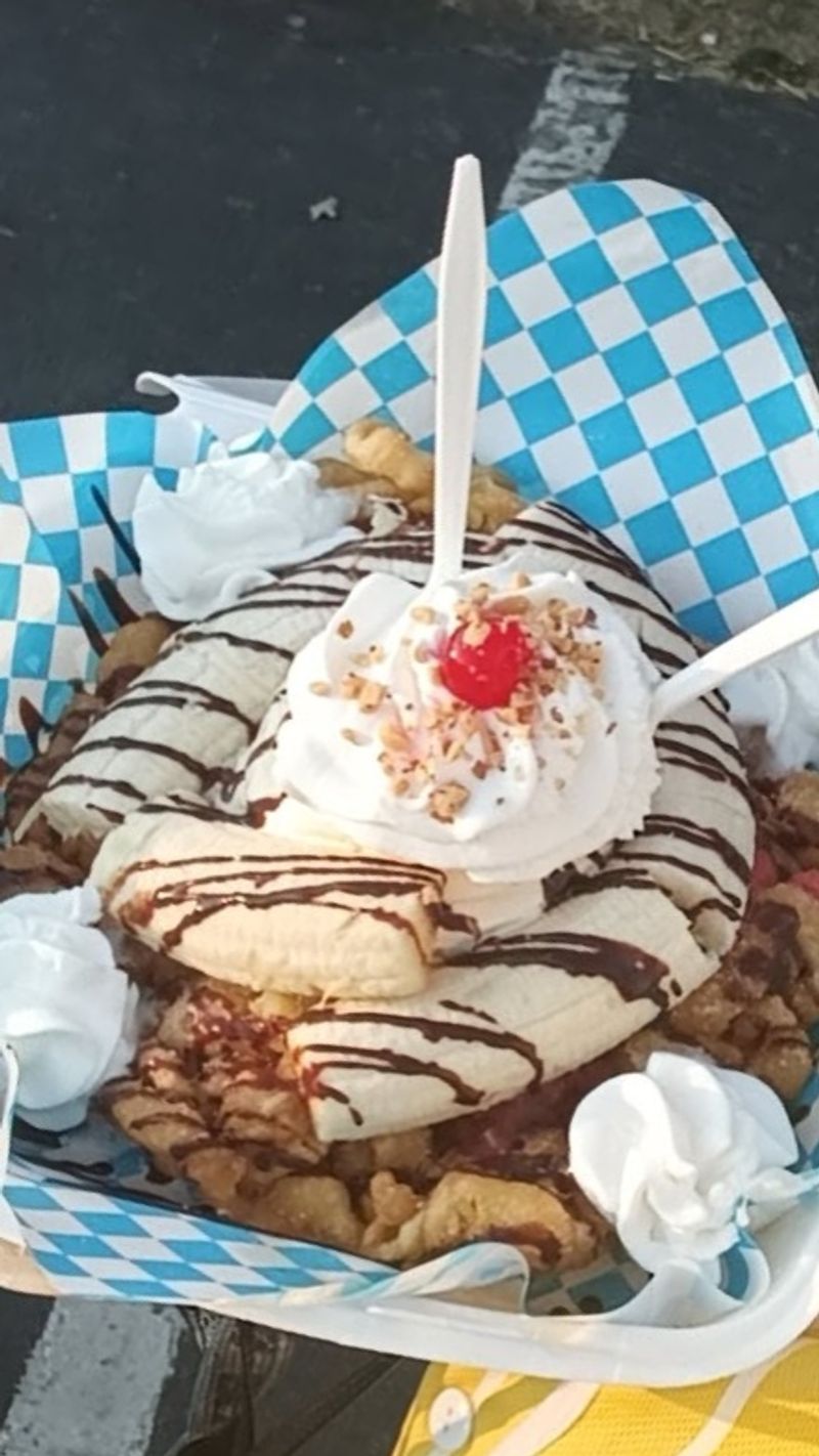 The Banana Split Funnel Cake Is a Menu Wildcard Worth Ordering