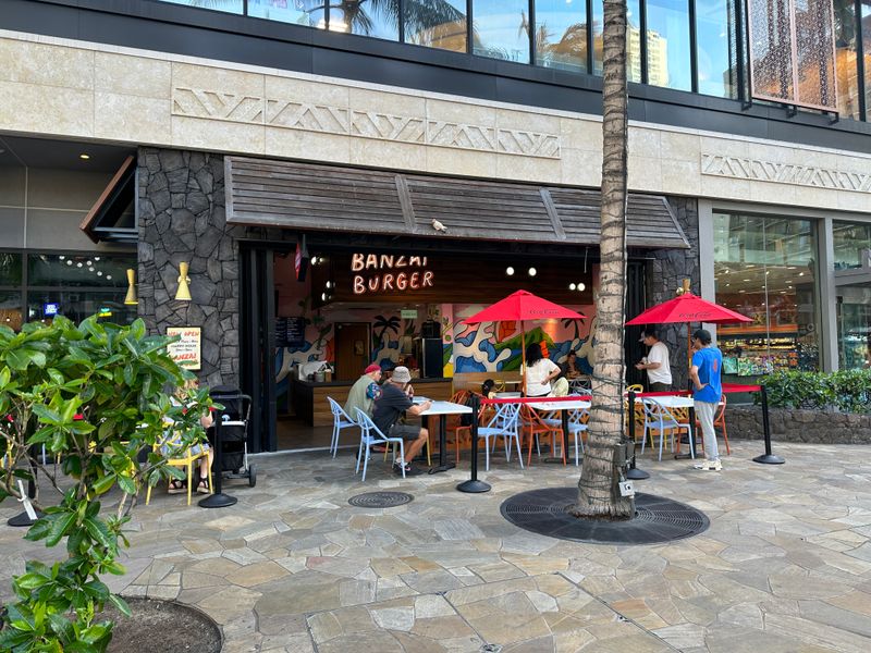 Pinpoint Location That Makes Lunch Plans Easy