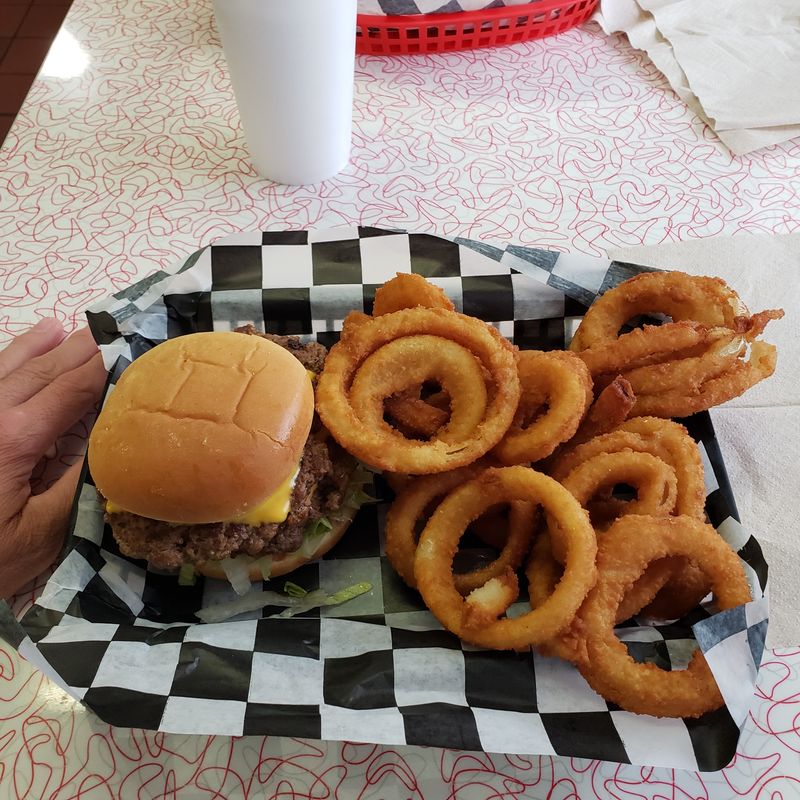 Toots Drive In, Howard