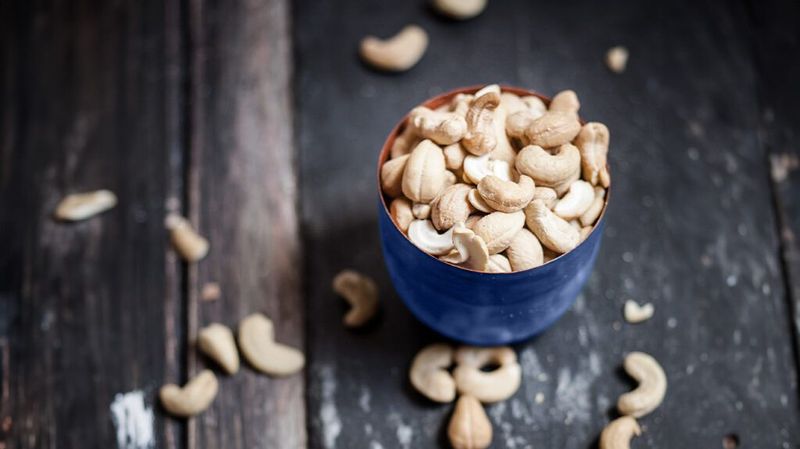Cashews: The Curved Crowd-Pleaser