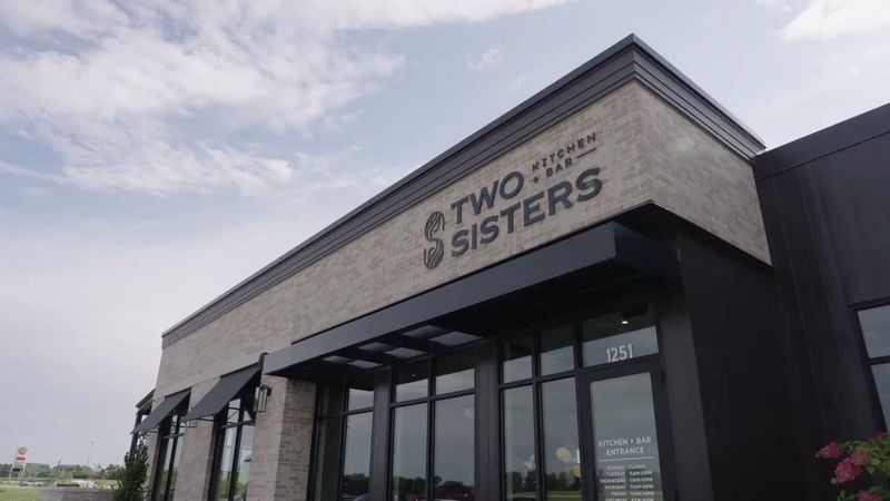 Two Sisters Kitchen + Bar – Oronoco