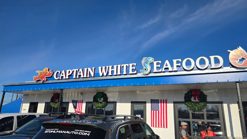 Captain White Seafood City
