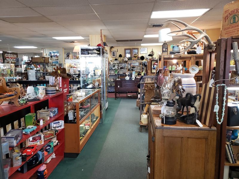 Heirlooms Antique Mall - Aurora Heirlooms Antique Mall - Aurora