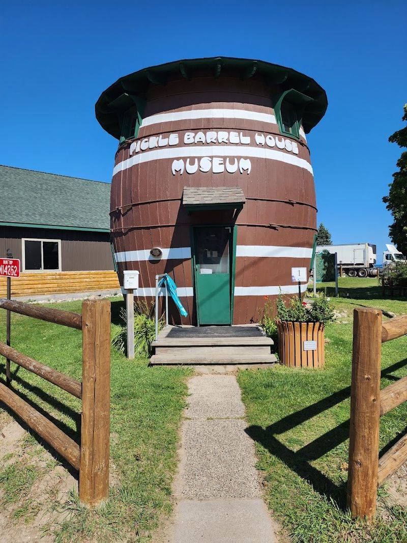 Grand Marais: Pickle Barrel House Museum