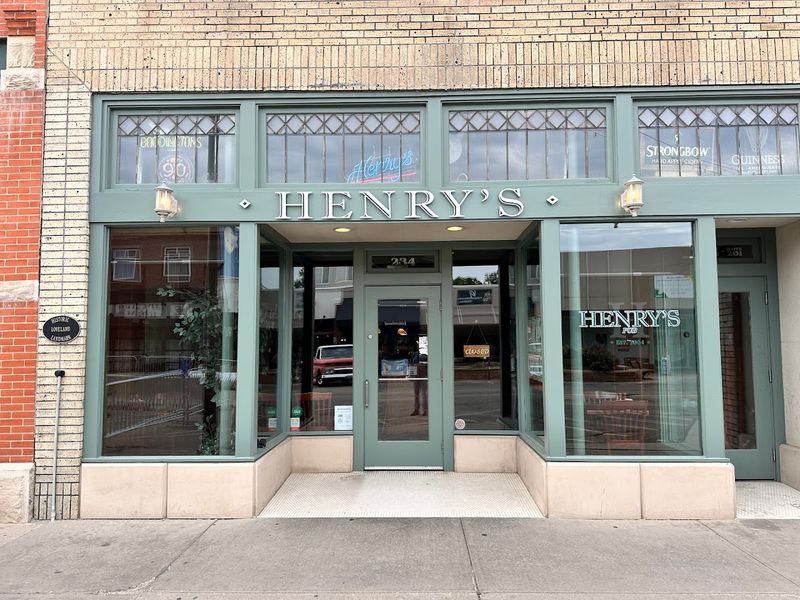Henry's Pub, Loveland