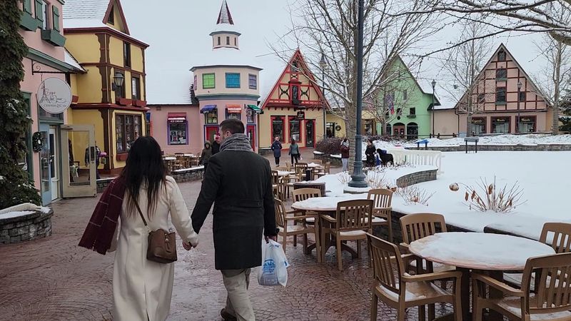 River Place Shops Wander