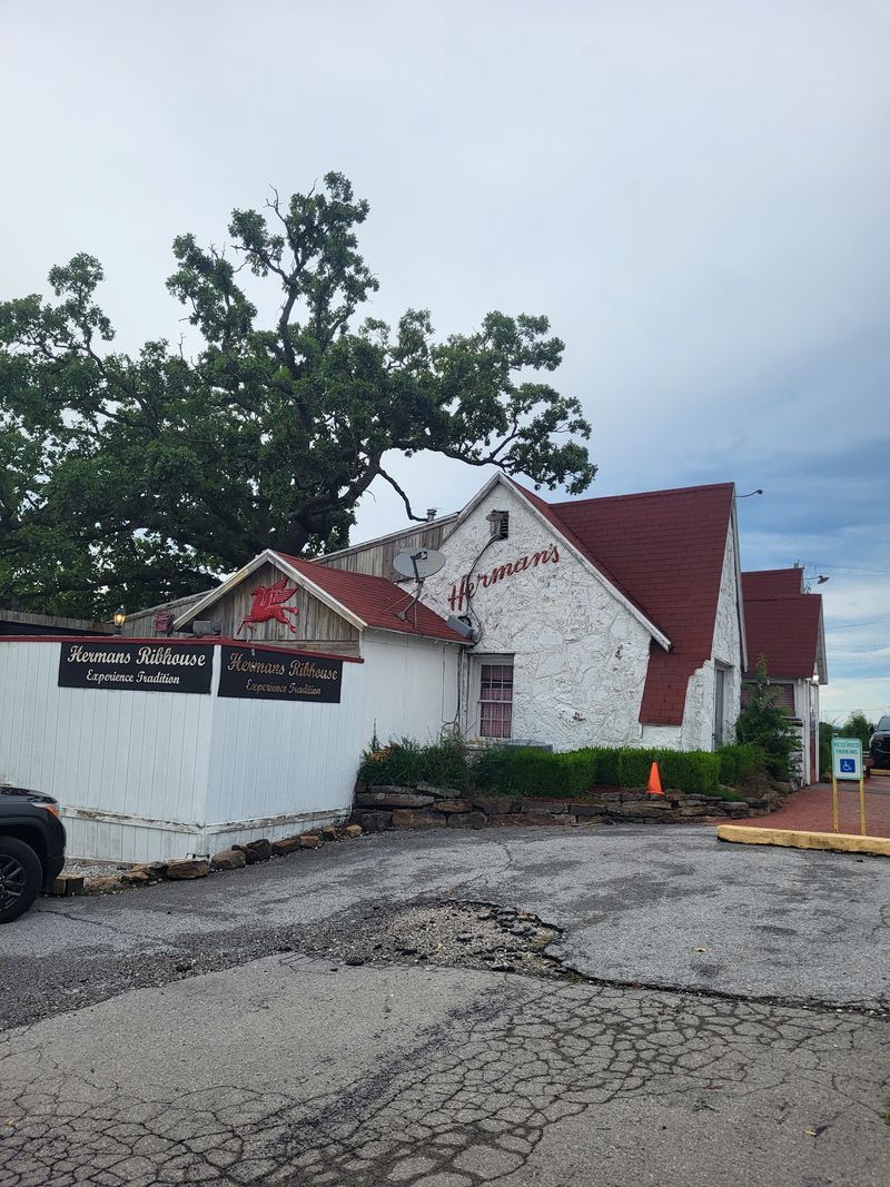 Herman's Ribhouse, Fayetteville