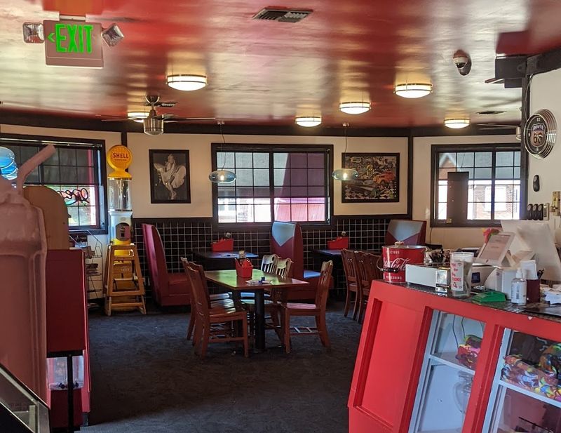 Lefty’s Diner, Caseville