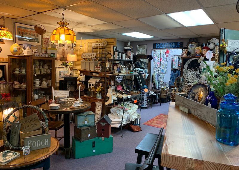 Hidden Treasures Antique Mall, Gradyville, Pennsylvania