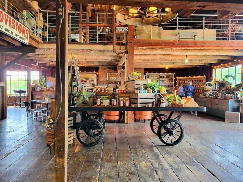 Hidden Valley Orchards, Lebanon