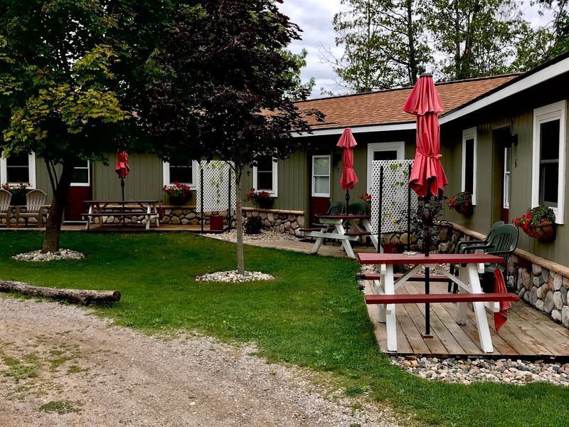 Cedar Ridge Cabins, Honor