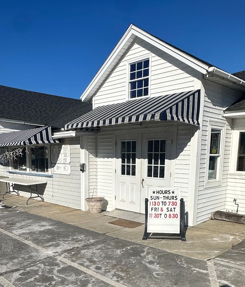 Morrissey's Front Porch - Wolfeboro