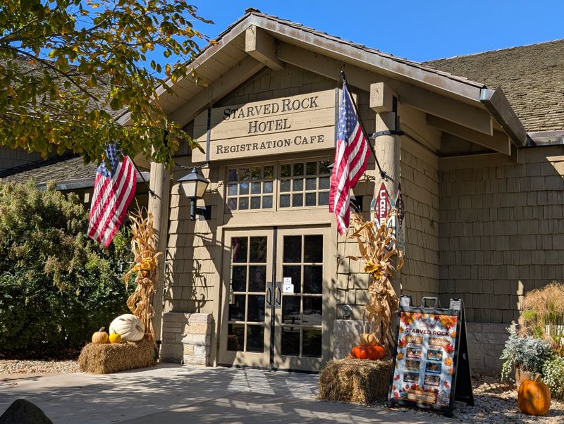Starved Rock Lodge – Main Dining Room - Oglesby