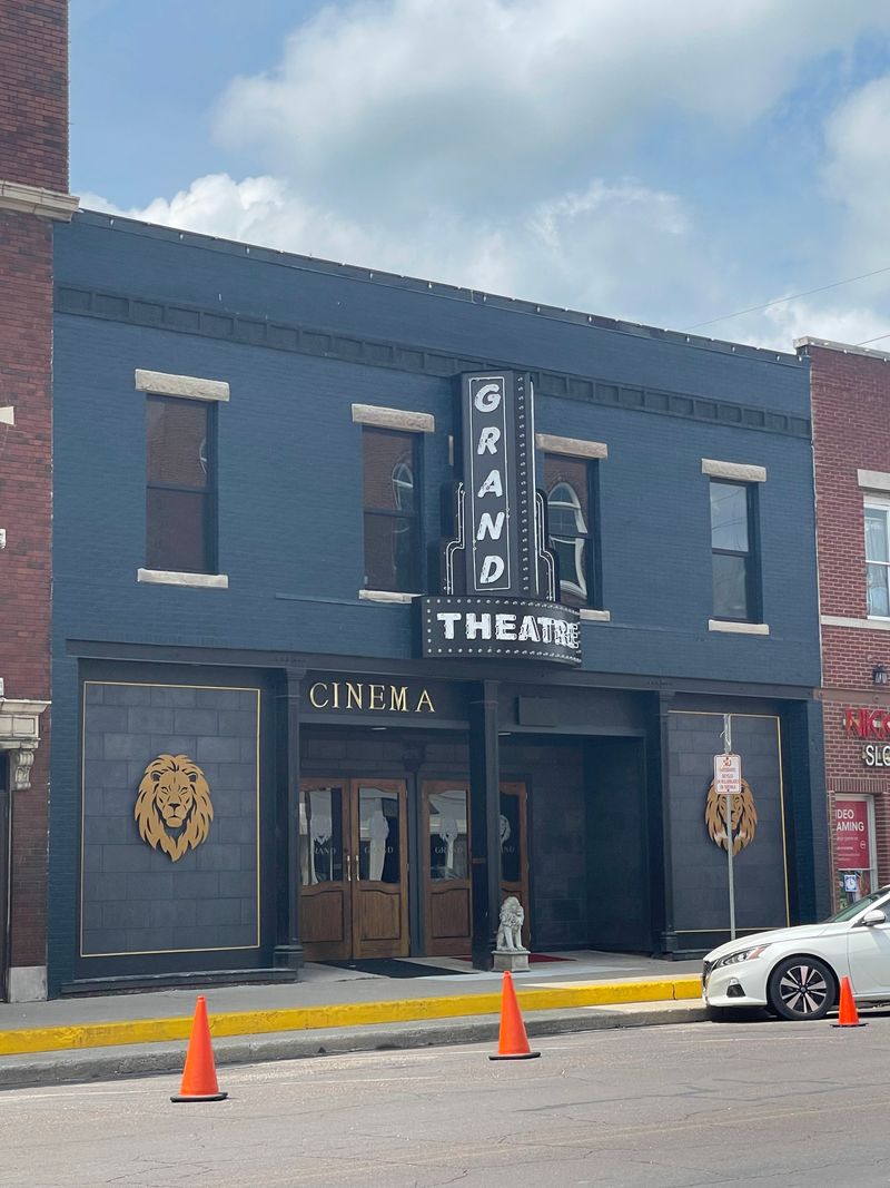 Historic Homes And Front-Porch Theaters