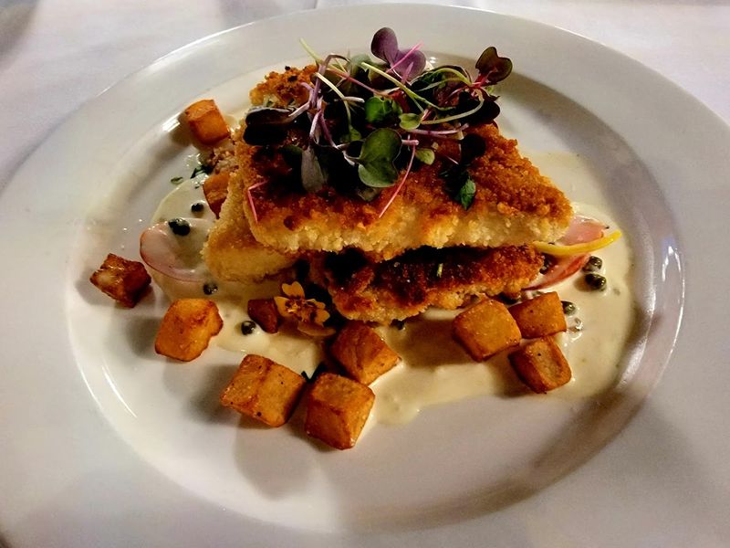 What Makes This Michigan Inn A Must-Visit For Food Lovers