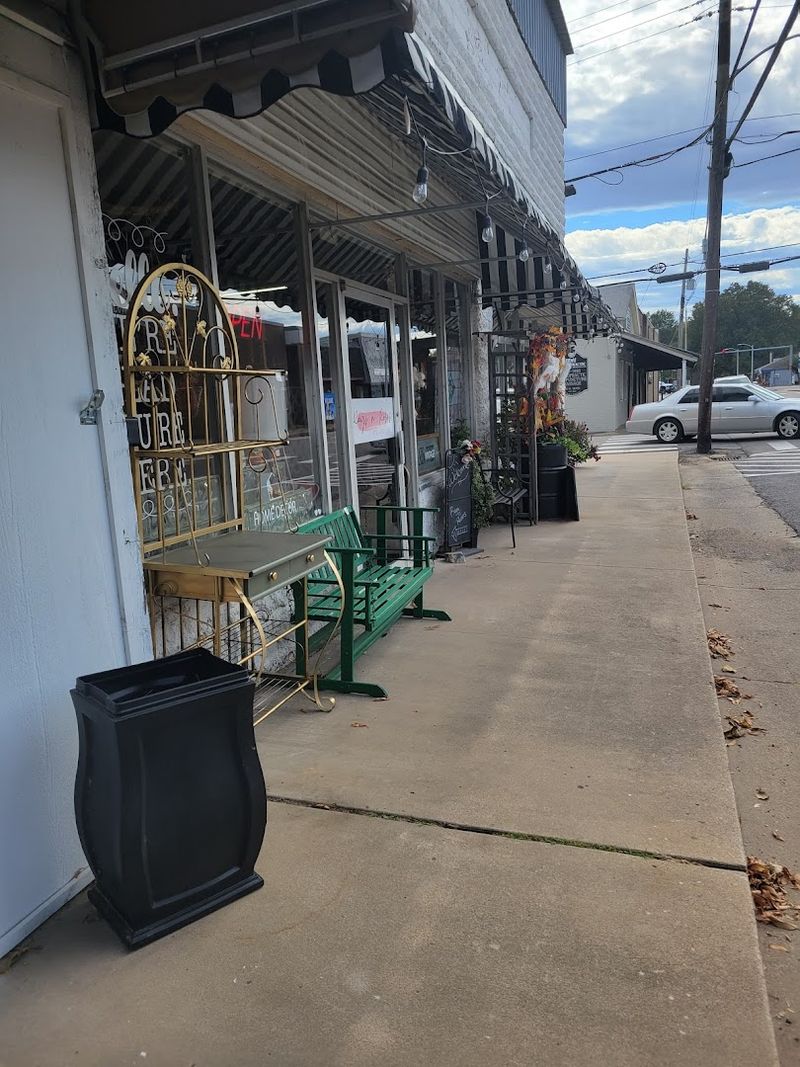 Historic Charm Along The Main Streets