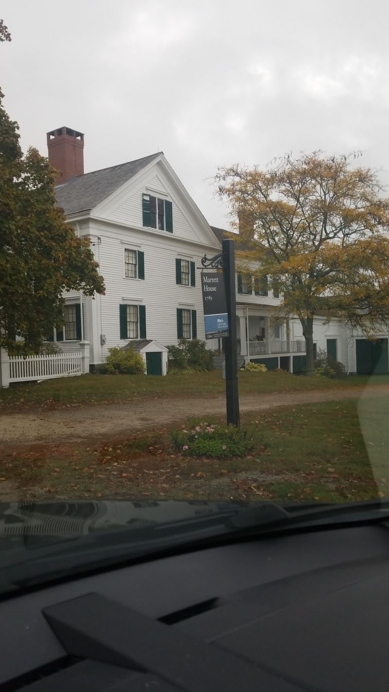 Historic New England Marrett House, Standish