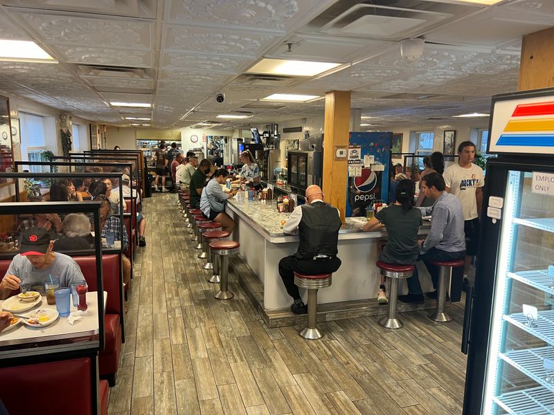 Decor, Ambiance, And Setting