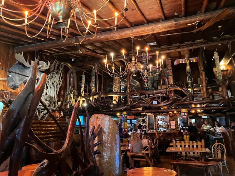 Decor, Ambiance, And Setting