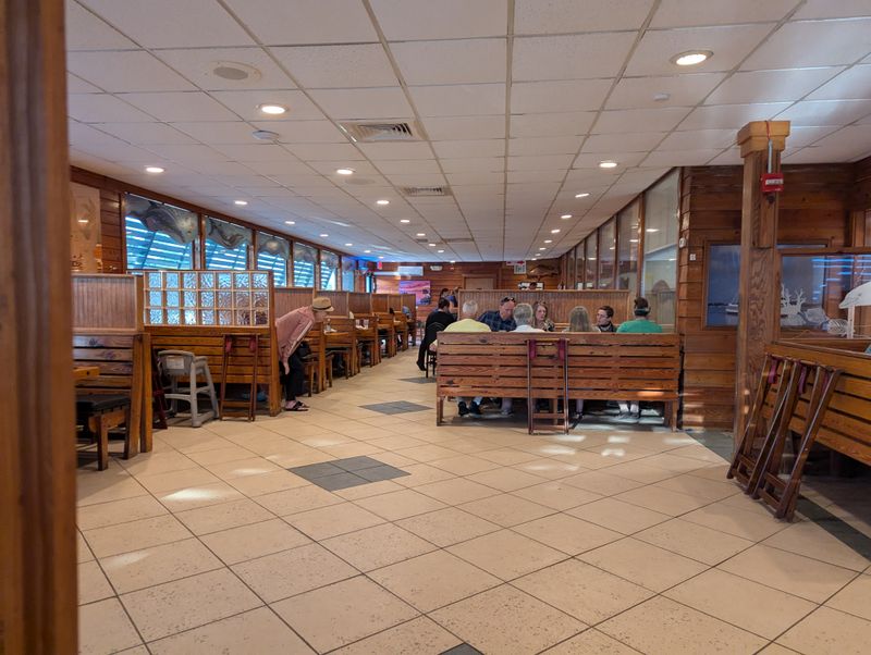 Decor, Ambiance, And Setting