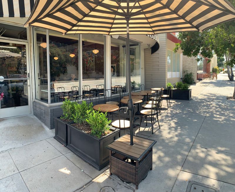 Decor, Ambiance, And Setting