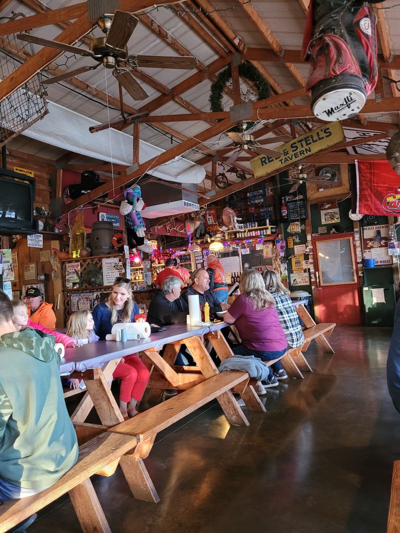 Decor, Ambiance, And Setting