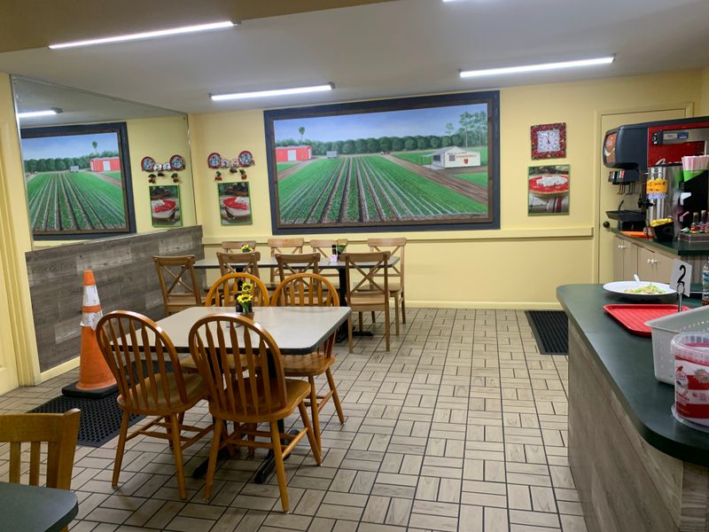 Decor, Ambiance, And Setting