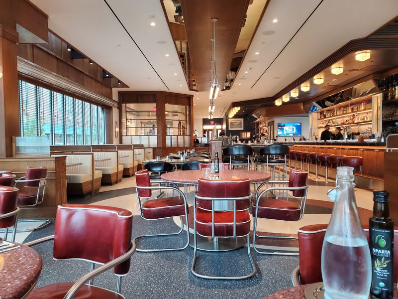 Decor, Ambiance, And Seating