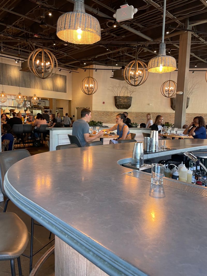 Decor, Ambiance, And Seating