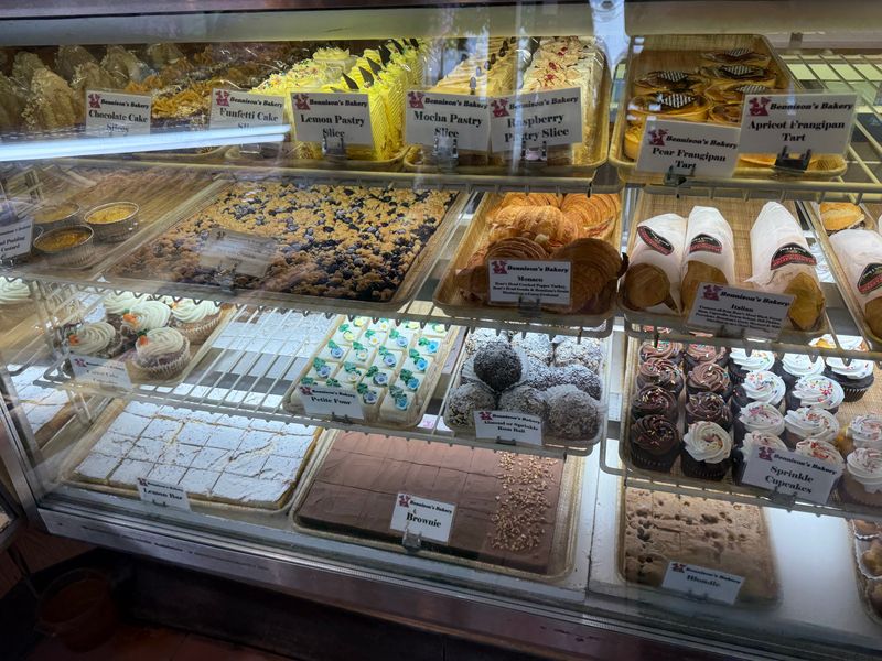 Decor, Ambiance, And First Impressions