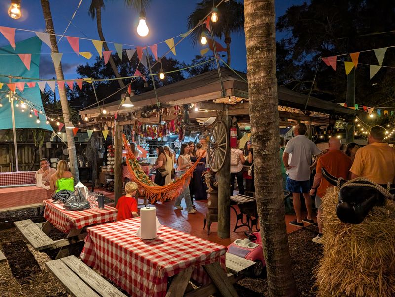 Ambiance, Decor, And Setting