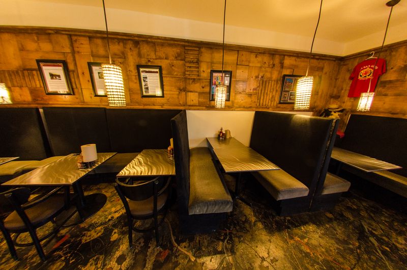 Decor, Ambiance, And Setting