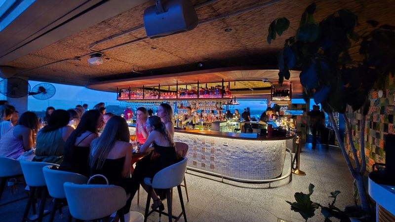 Decor, Ambiance, And Setting