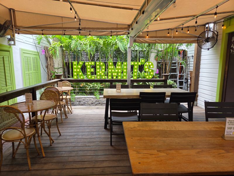 Decor, Ambiance, And Setting