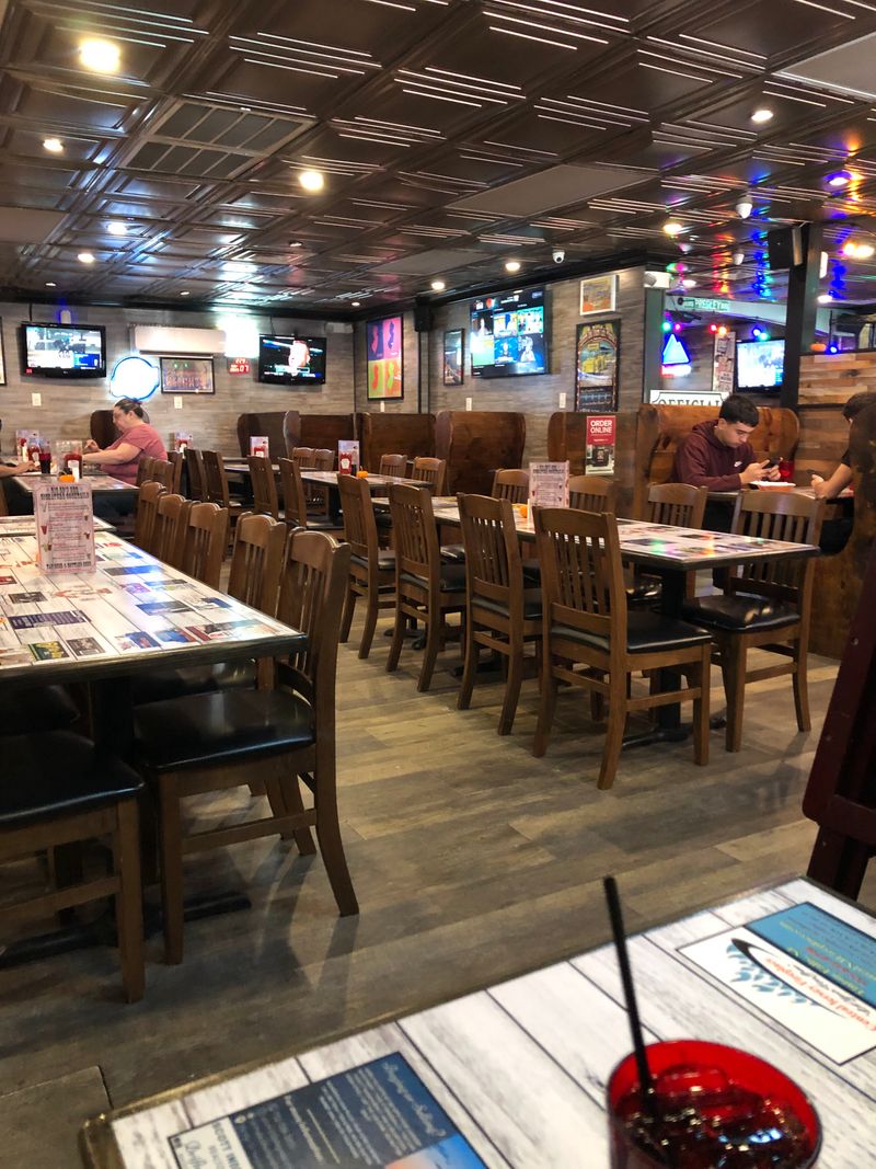 Decor And Ambiance, No Frills All Comfort