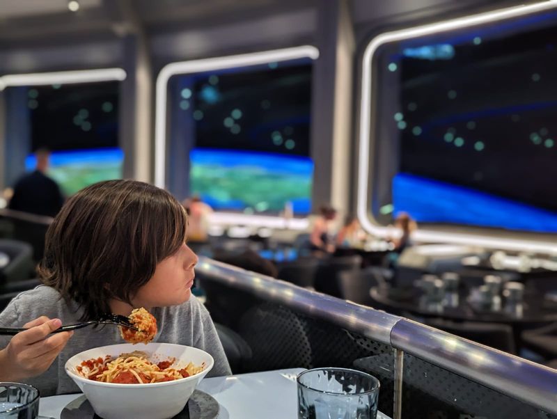 Decor, Ambiance, And Seating