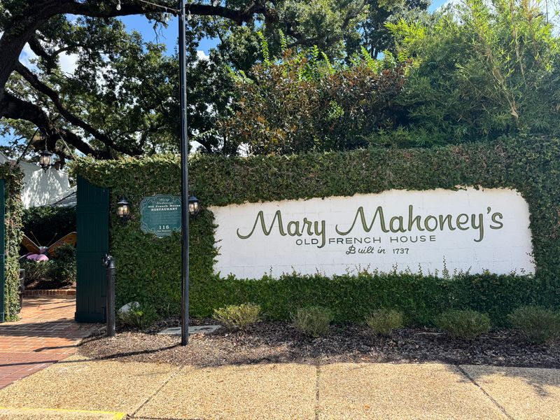 Decor, Ambiance, And Setting