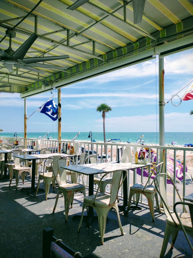 Decor, Ambiance, And Views