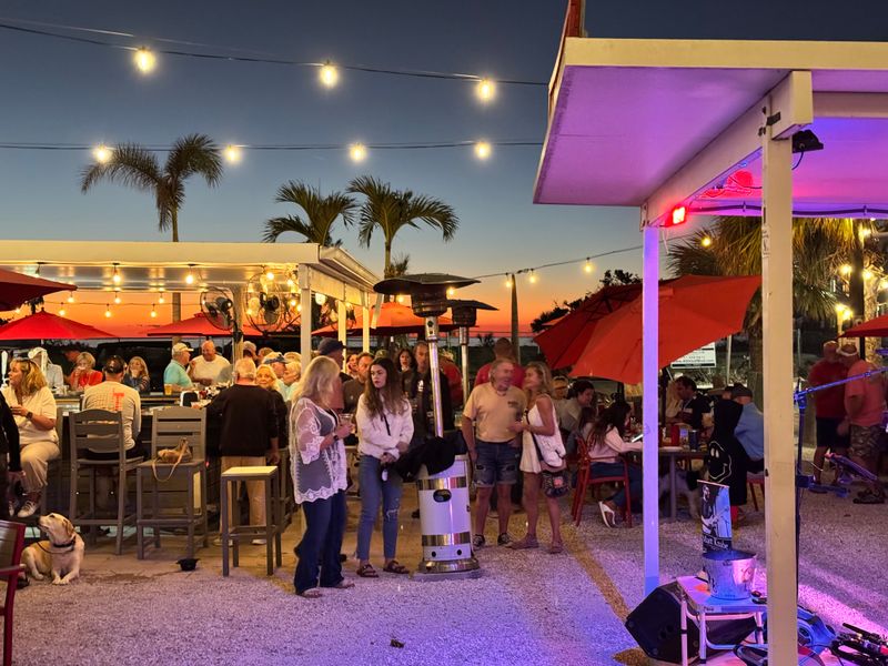 Decor, Ambiance, And Setting