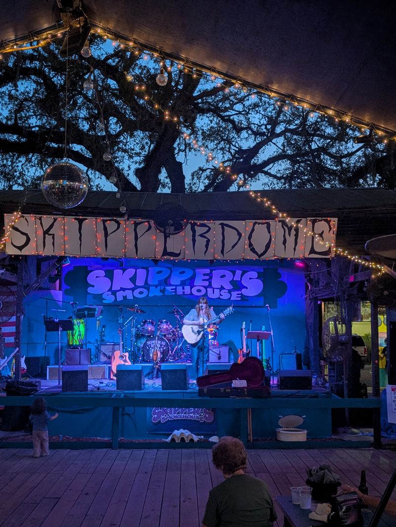 Decor, Ambiance, And The Outdoor Stage