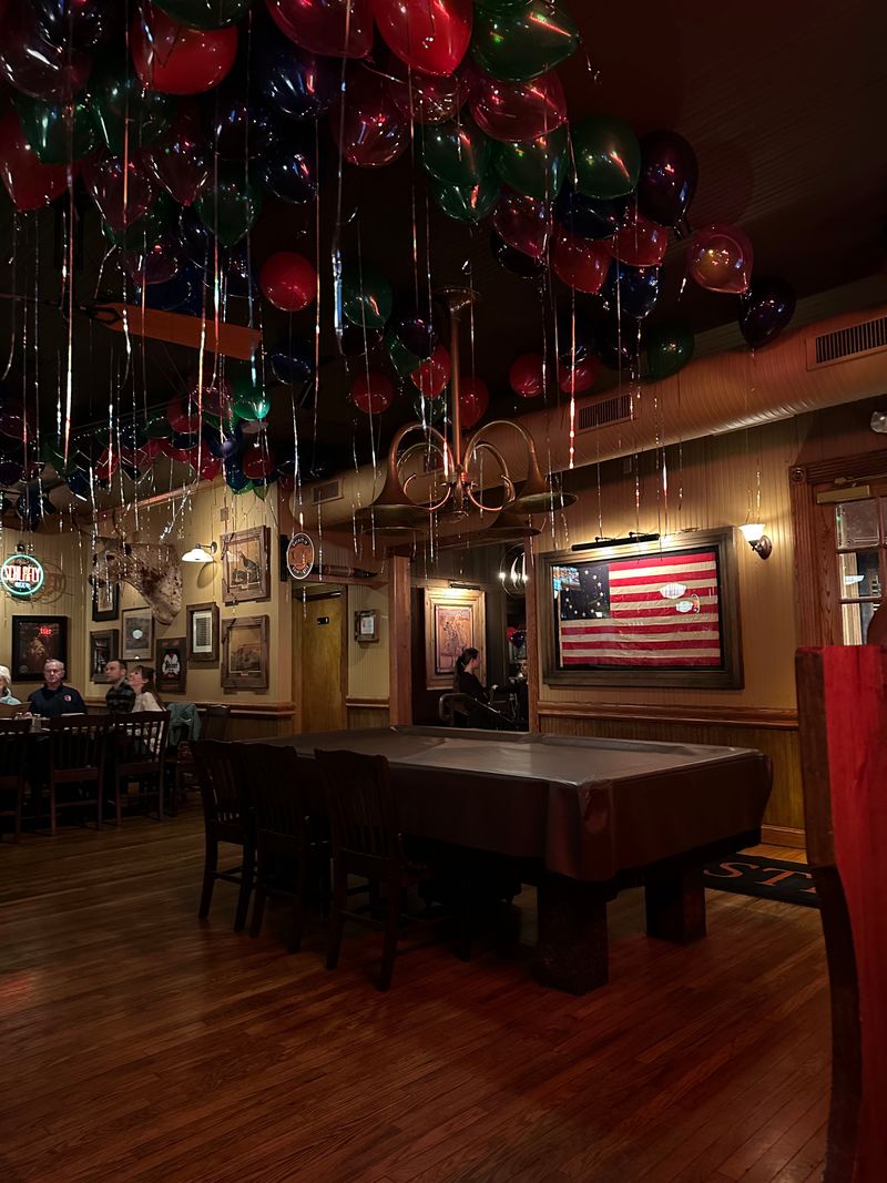 Decor, Ambiance, And Setting