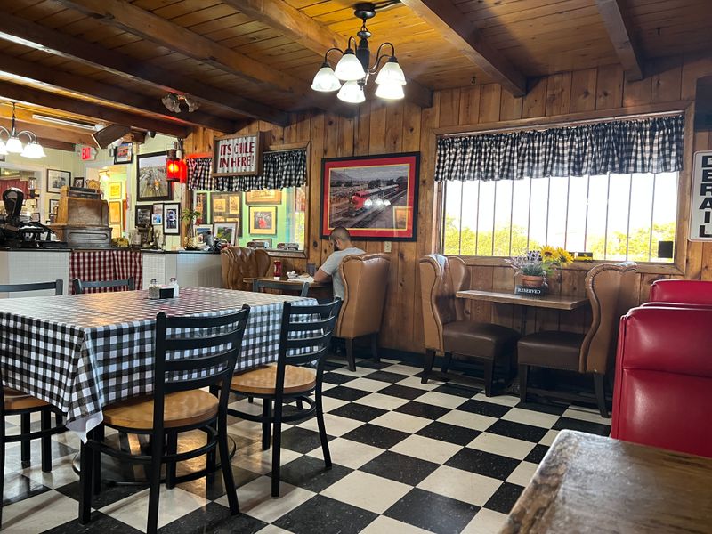 Decor, Ambiance, And Setting