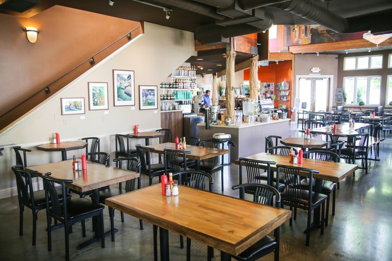 Decor, Ambiance, And Setting