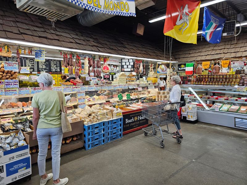 Decor, Ambiance, And The Line That Moves Fast