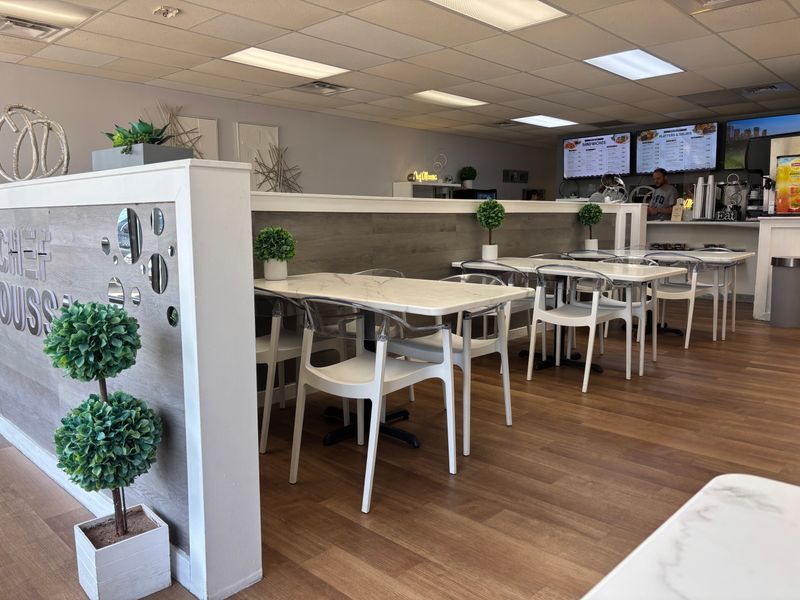 Decor, Ambiance, And Seating