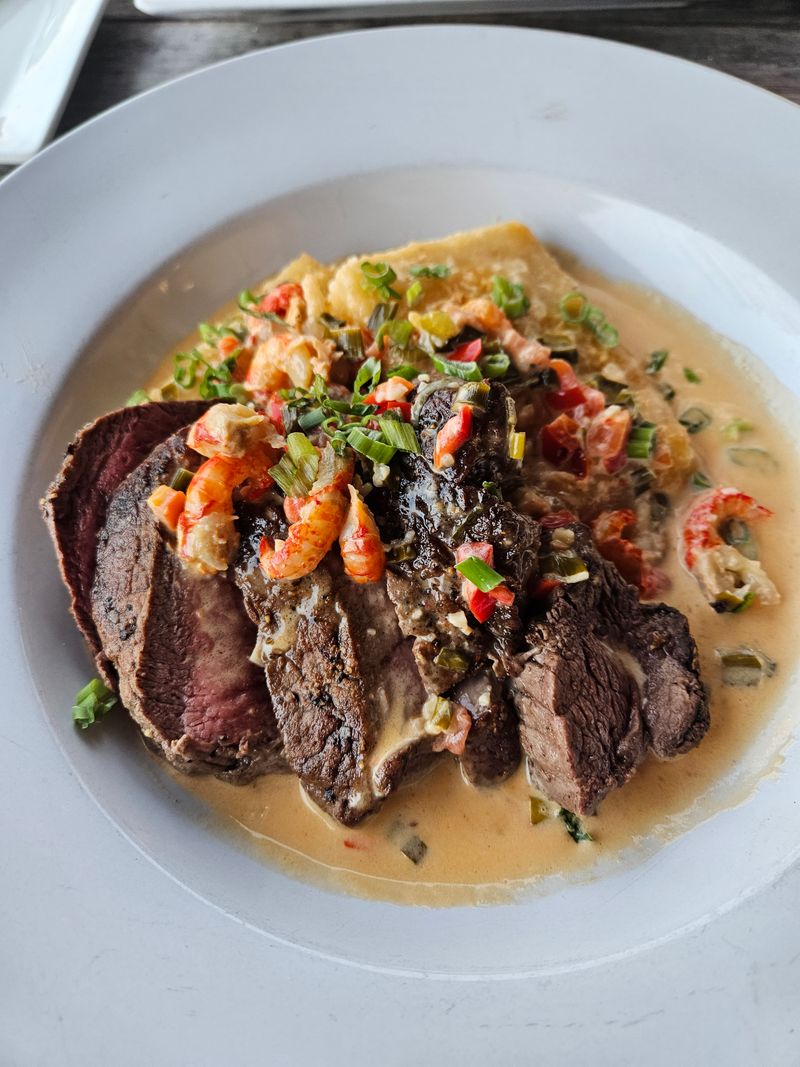 Ambiance, Decor, And Seating